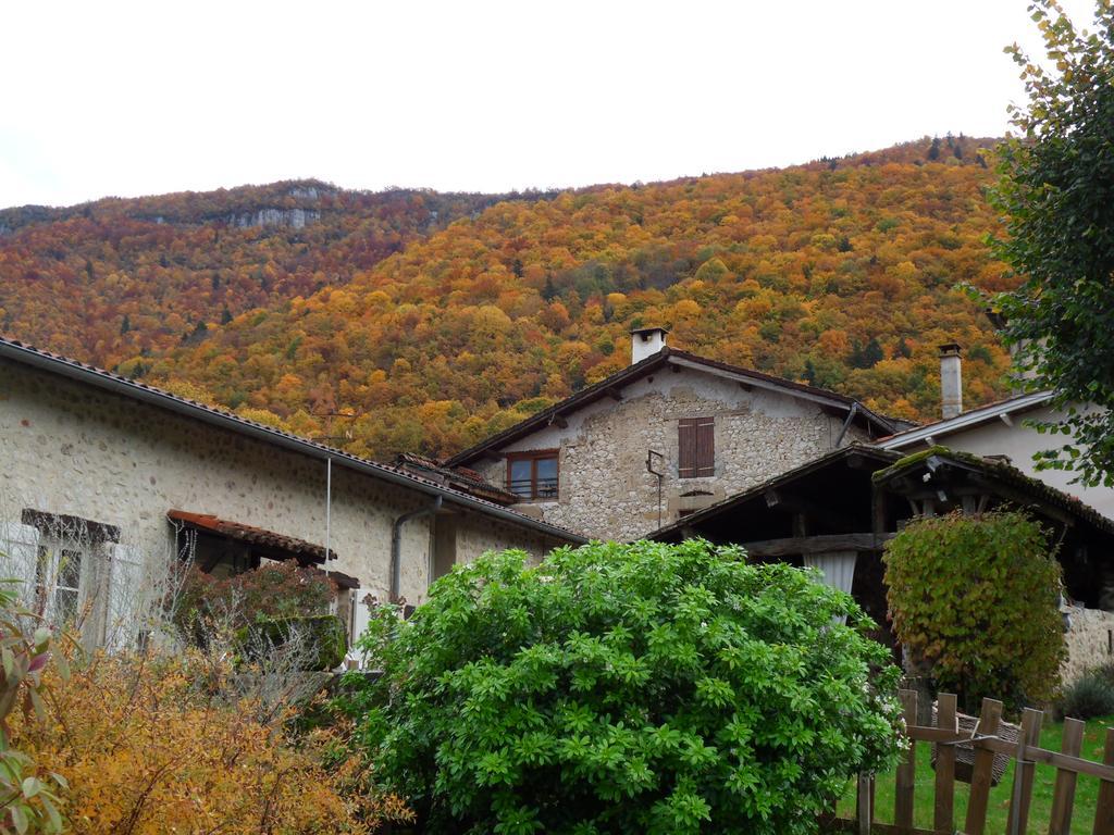 L'Estapade Des Tourelons Bed & Breakfast Saint-Jean-en-Royans Exterior photo