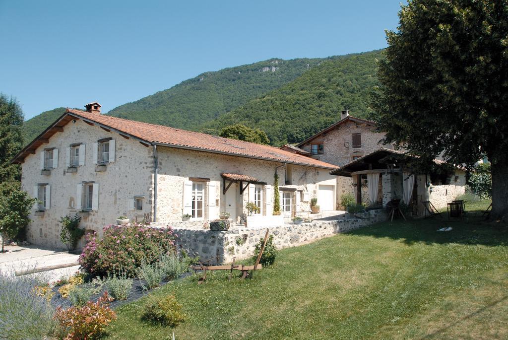 L'Estapade Des Tourelons Bed & Breakfast Saint-Jean-en-Royans Exterior photo