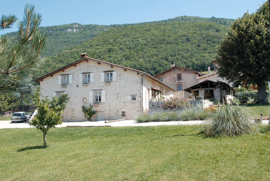 L'Estapade Des Tourelons Bed & Breakfast Saint-Jean-en-Royans Exterior photo