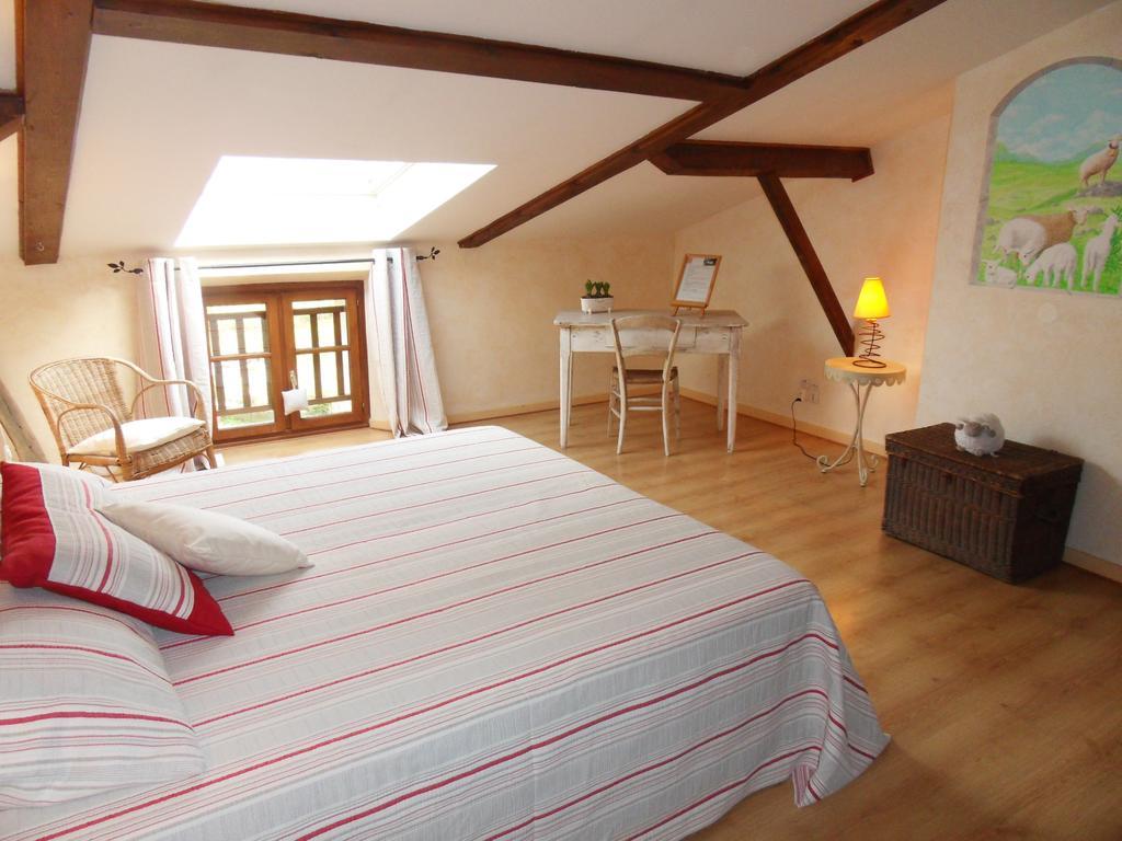 L'Estapade Des Tourelons Bed & Breakfast Saint-Jean-en-Royans Room photo