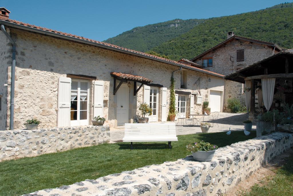 L'Estapade Des Tourelons Bed & Breakfast Saint-Jean-en-Royans Exterior photo